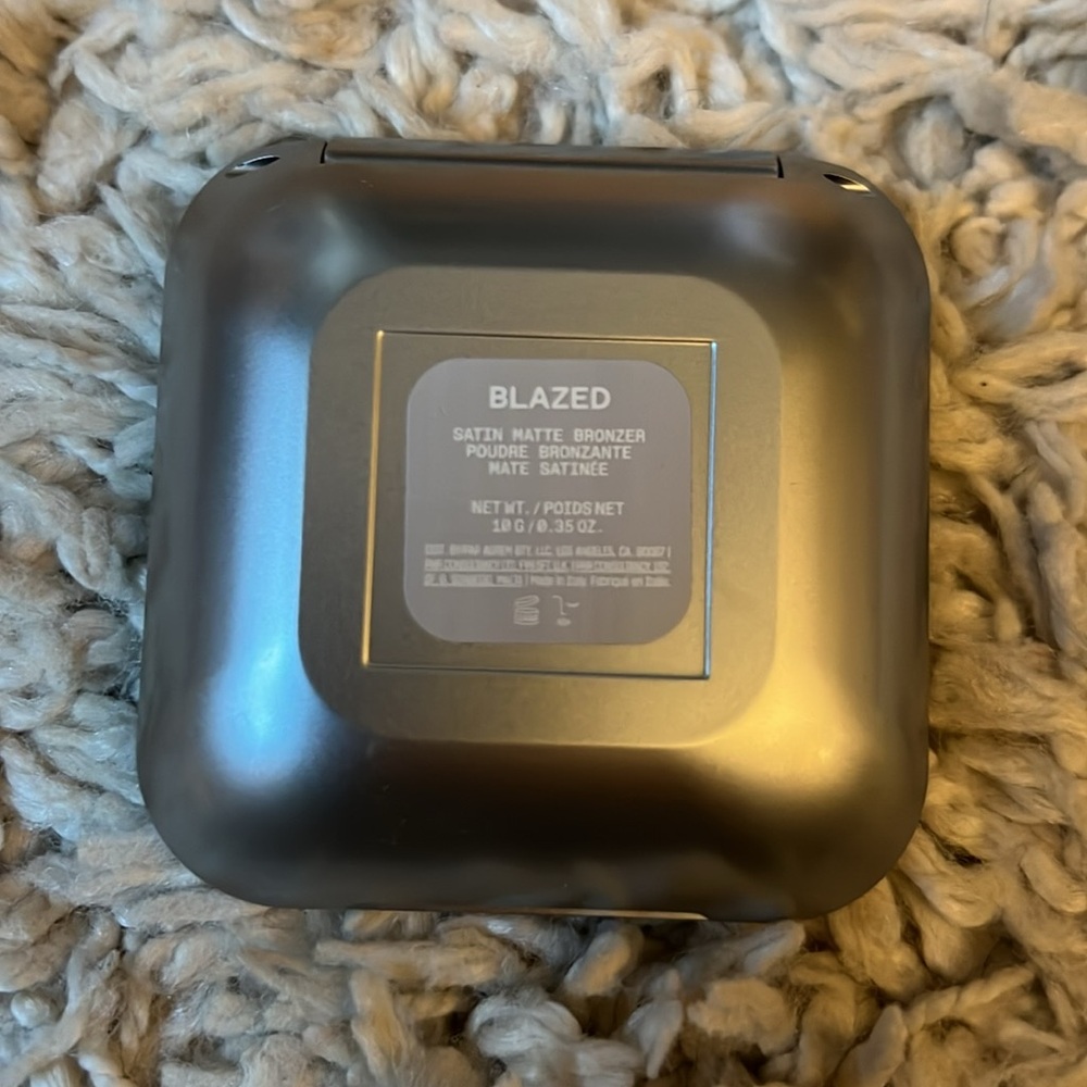 NEW R.E.M. Beauty Highlighter Topper In blazed, 0.28oz - Picture 2 of 3